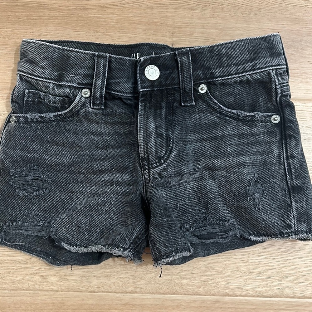 Girls, gap, size 6, low stride black distressed shorts